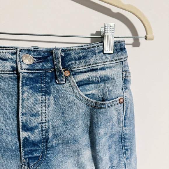 We the Free - Light Wash Distressed Denim Shorts - Picture 3 of 4